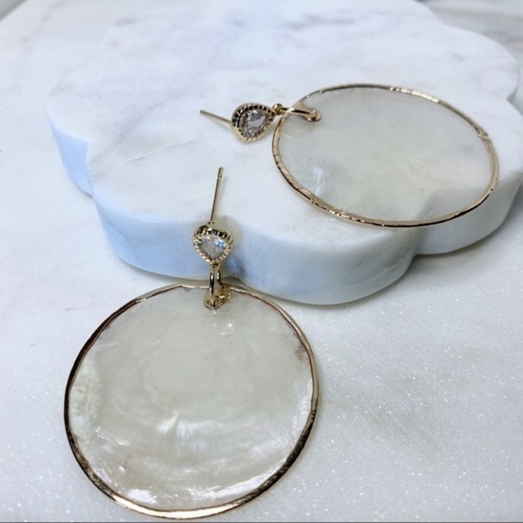 Mother of Pearl Round Earrings - Picture 2 of 3